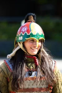 Soldat turc en armure souriant